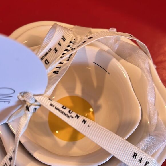 NWT Rae Dunn egg shaped measuring cups - Picture 3 of 4